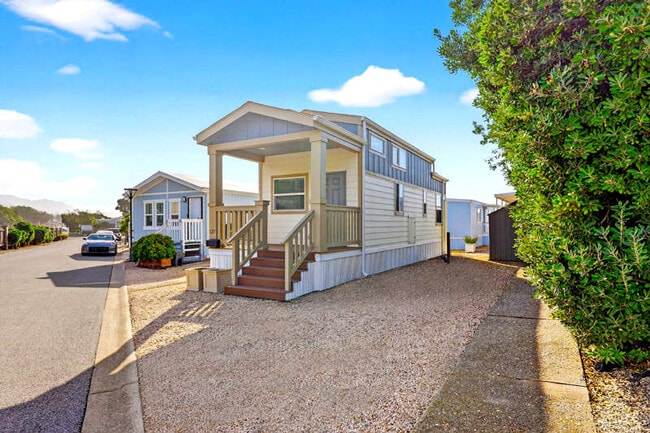 Building Photo - 121 1st Ave