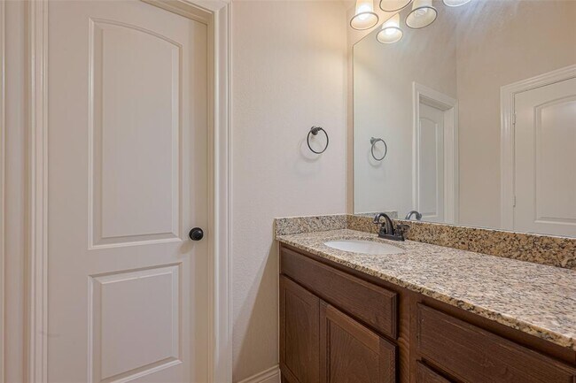 Building Photo - 27906 Colonial Point Dr