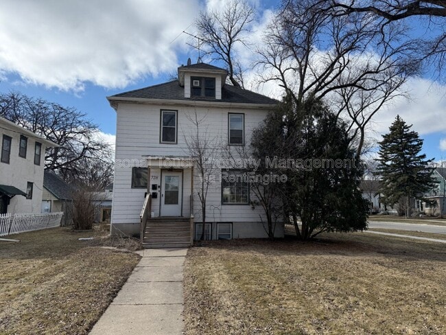 Building Photo - 728 8th St N