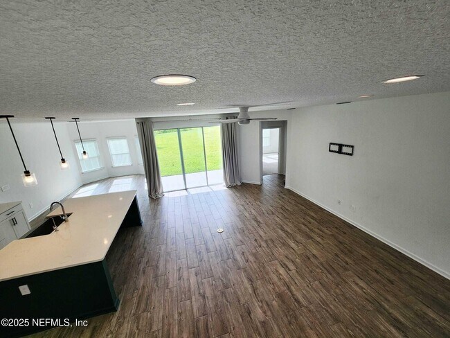 Building Photo - 577 Archstone Wy