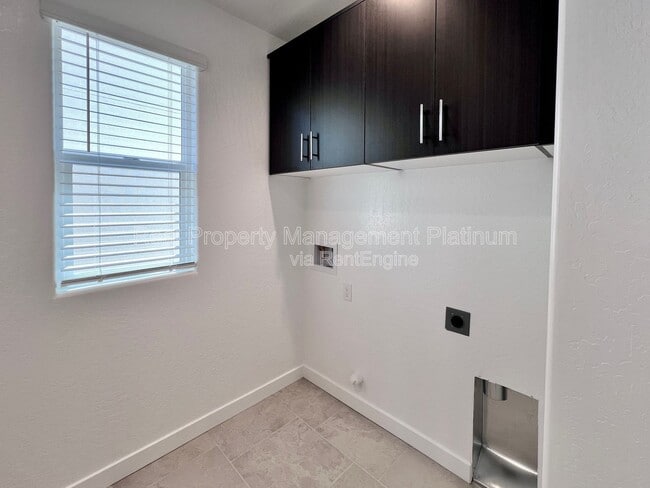 Building Photo - 2915 E Tierra Dr