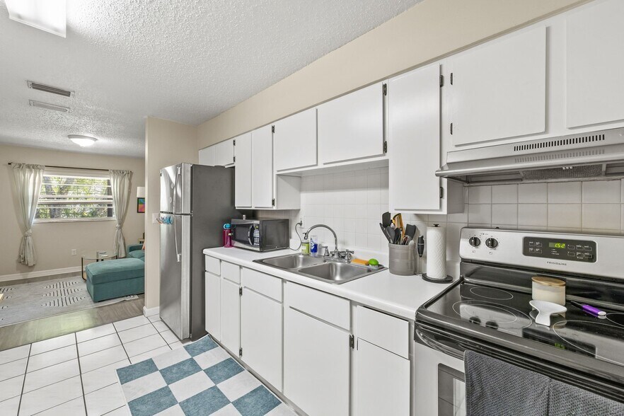 Building Photo - 310 S Orleans Ave