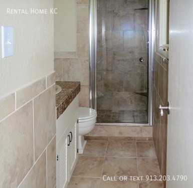 Building Photo - 5521 W 98th Pl