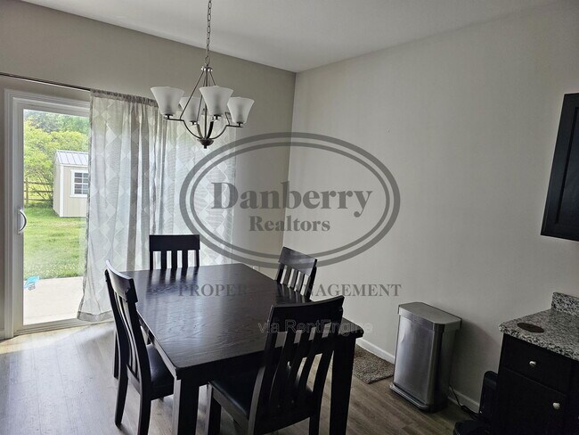 Building Photo - 6625 Wesley Dr