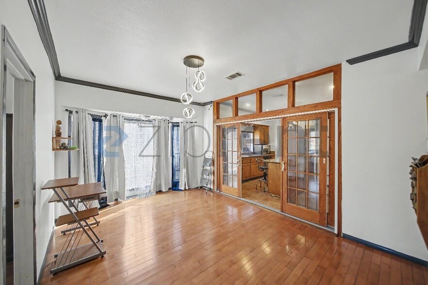 Building Photo - Unit
