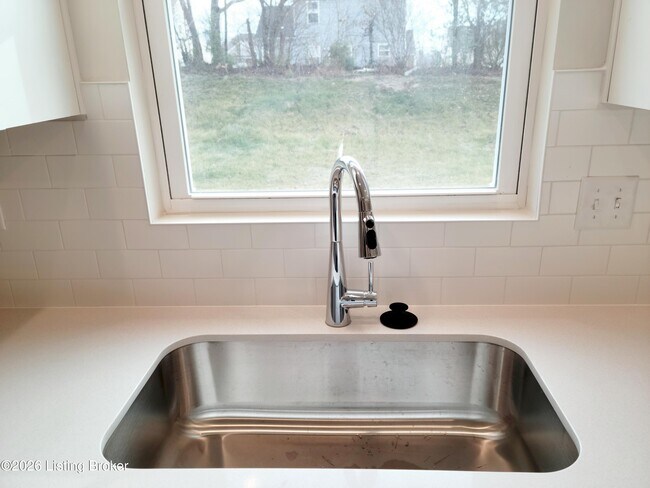 Building Photo - 8308 Fairmount Rd