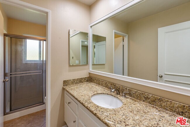 Building Photo - 6032 Sandbrook Dr