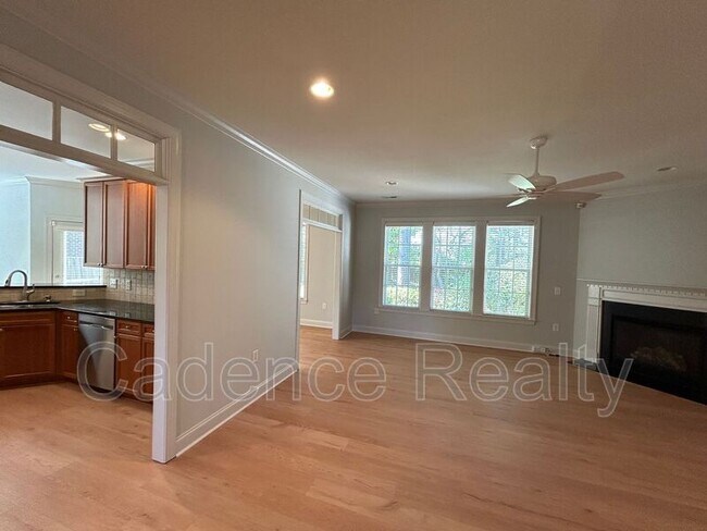 Building Photo - 814 Lambrook Dr