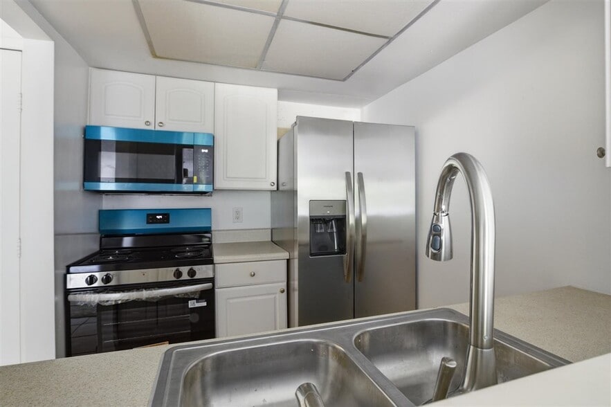 Building Photo - 3704 Broadway