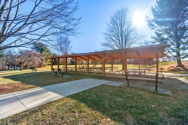 Building Photo - 17020 Briardale Rd