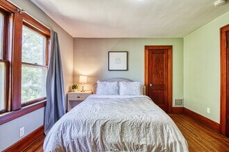 Building Photo - Furnished 4-Bedroom Single-Family Home in Kenmore