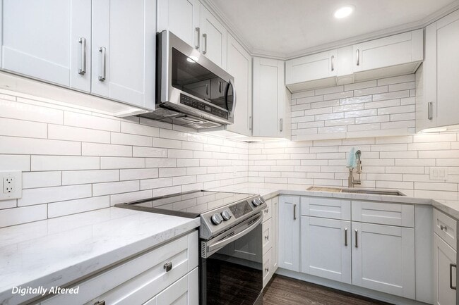 Building Photo - Updated 2-bedroom 2-bath condo in North Park!