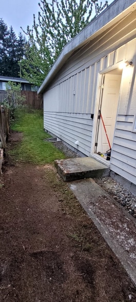 Building Photo - 30320 13th Ave S