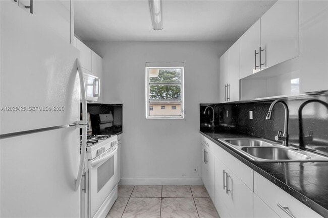 Building Photo - 3800 SW 102nd Ave