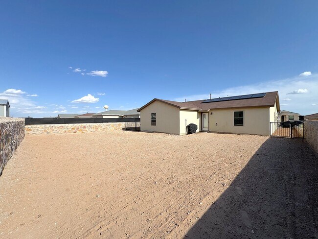 Building Photo - East El Paso 3 bed Refrig A/C w/Solar Panels!