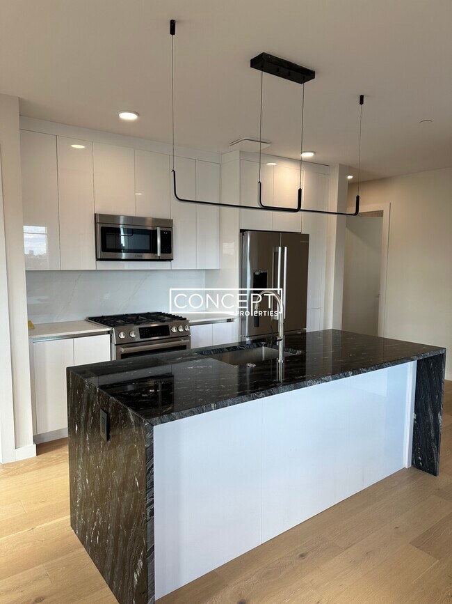 Primary Photo - 194 Sumner St