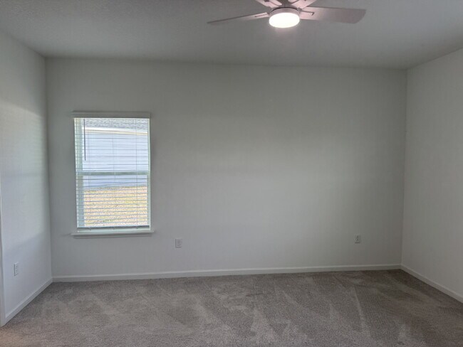 Building Photo - "Spacious 4-Bed Oasis with Granite Finishes & Guest Suite in Jacksonville!"
