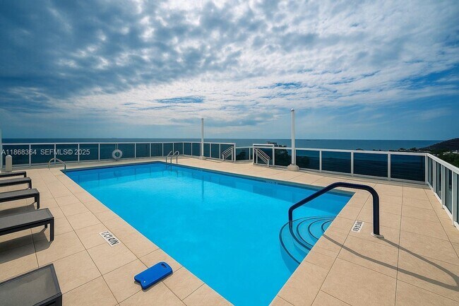 Building Photo - 2841 N Ocean Blvd