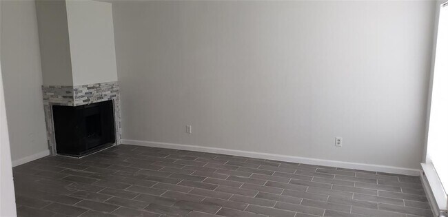 Building Photo - 2379 Briarwest Blvd