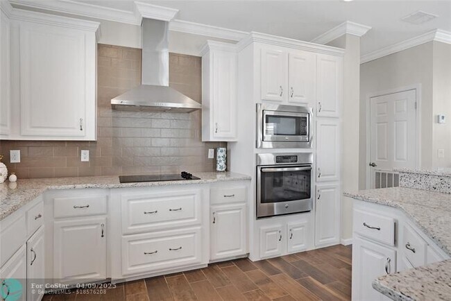 Building Photo - 423 E Intercoastal Dr