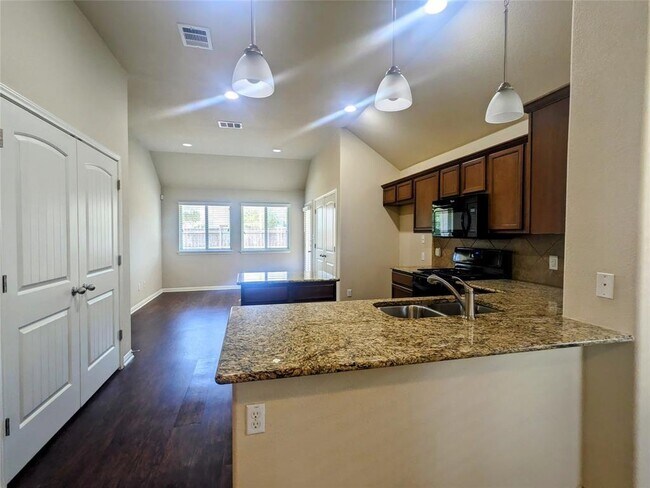 Building Photo - 242 Rock Bluff Ln