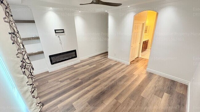 Building Photo - 3 bedroom 2 bathroom home located in a cul- de- sac in a Southwest Bakersfield neighborhood