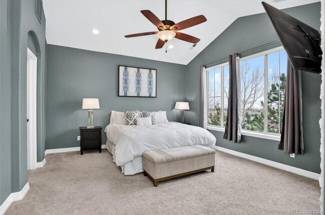 Building Photo - Renovated 2-bed 2.5 bath bright and open townhome located in the heart of Lone Tree!