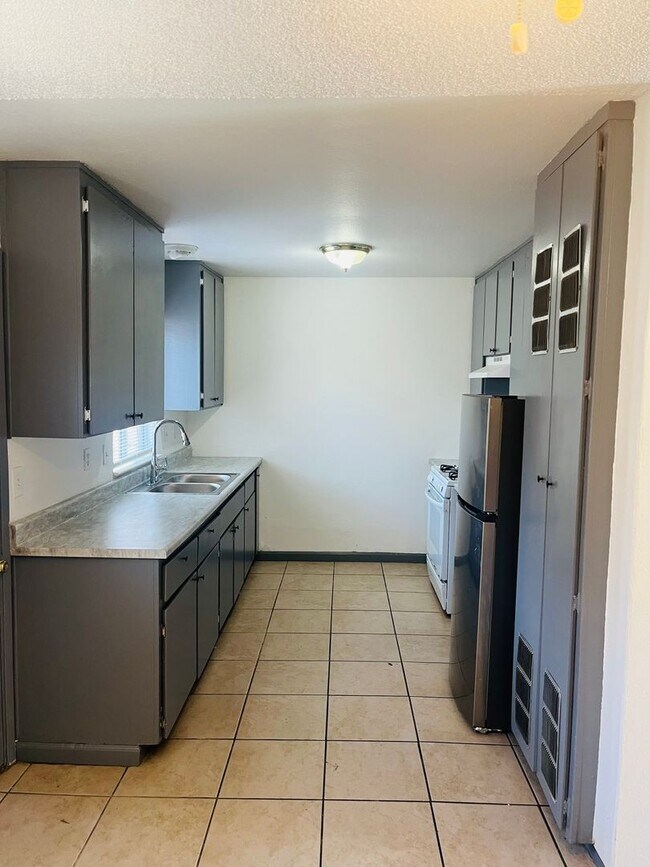 Building Photo - 1117 Roselawn Ave