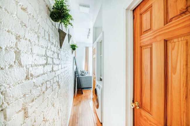 Building Photo - 240 E 26th St