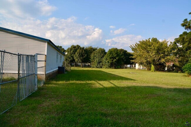 Building Photo - 111 Brighton Dr