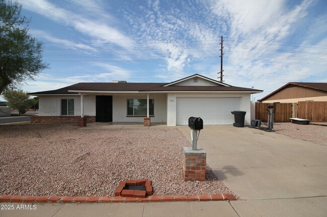 Primary Photo - 626 W Paseo Way