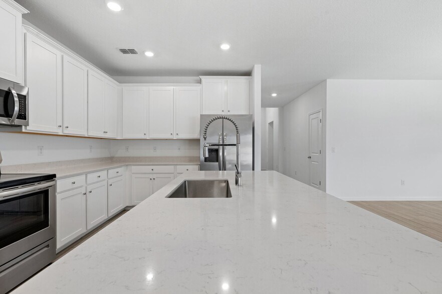 Building Photo - 5637 SW 93rd St