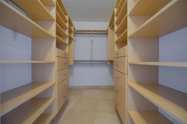 Building Photo - 901 Brickell Key Blvd