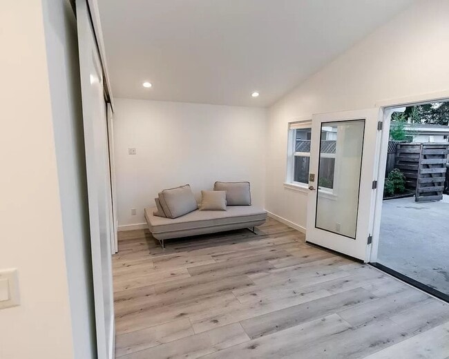 Building Photo - Unit 709