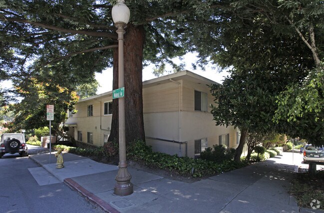 Building Photo - 339 Walnut Ave