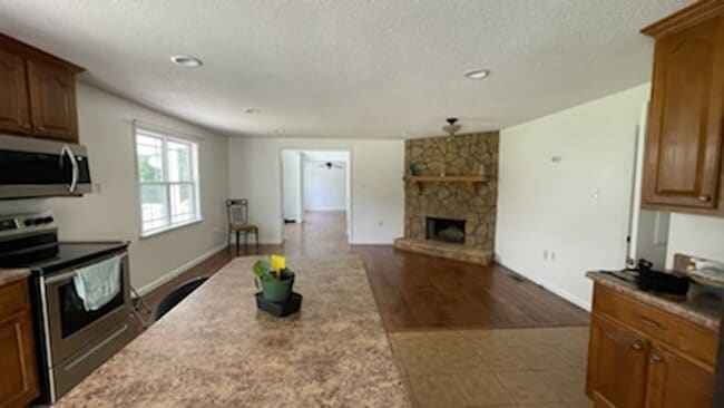 Building Photo - 179 Parker Ln