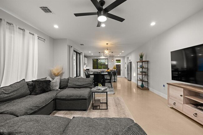 Building Photo - 3610 Thompson St