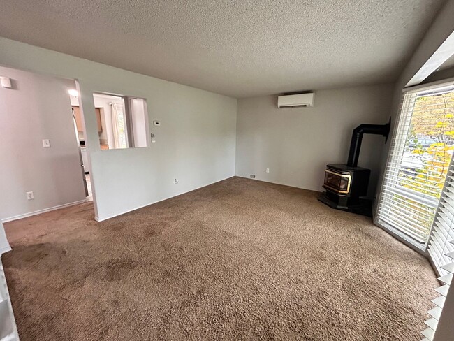 Building Photo - Charming 4 Bed, 2 Bath Home in Spokane Valley!