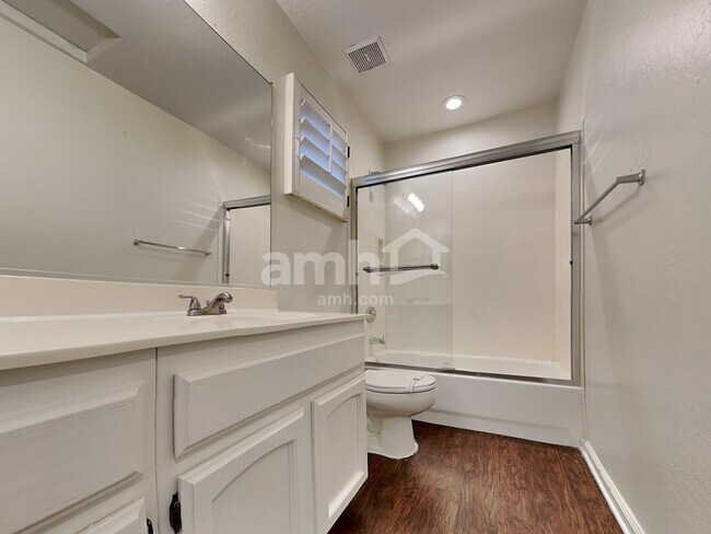 Building Photo - 518 W San Remo St