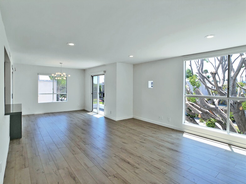 Building Photo - 1818 Camden Ave