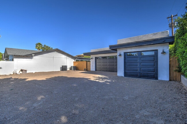 Building Photo - 6929 E Mariposa Dr