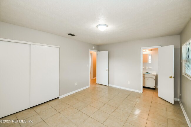 Building Photo - 5822 Jaguar Dr W