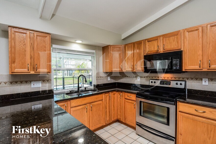 Building Photo - 406 SE 10th Ave