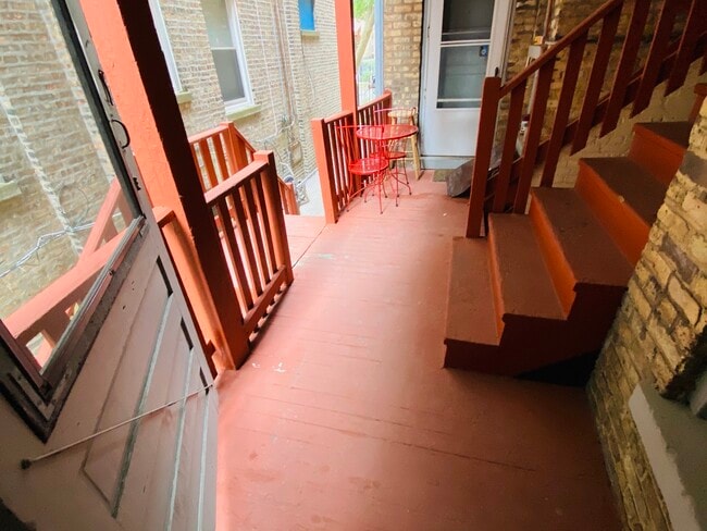 Building Photo - 4040 W Dickens Ave