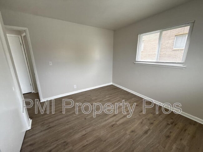 Building Photo - 7701 W Hampton Ave