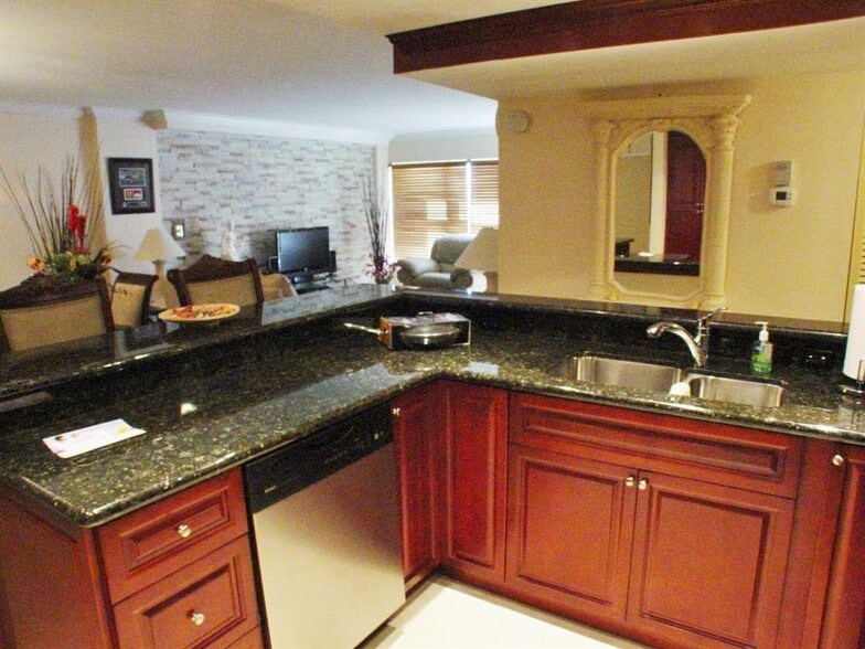 Open kitchen - 405 N Ocean Blvd