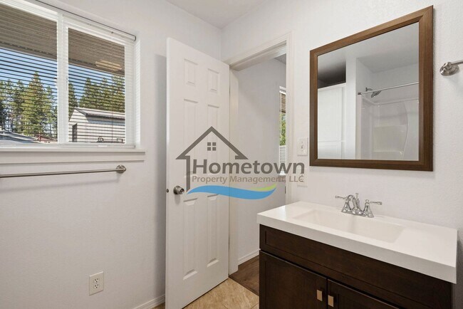 Building Photo - 3 Bedroom Home with Attached 3-Bay Garage ...