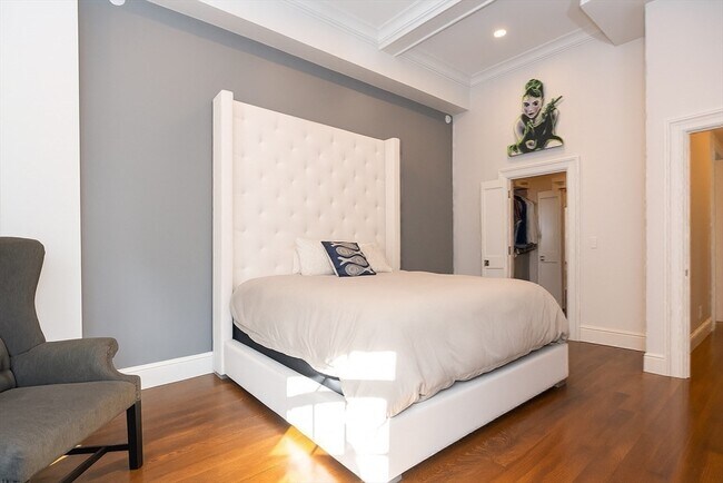 Building Photo - 288 Commonwealth Ave