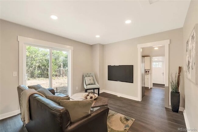 Building Photo - 2868 Benton St