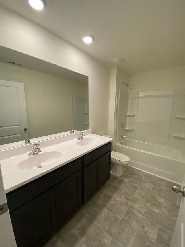 Building Photo - Gorgeous South Knoxville house!!!!!